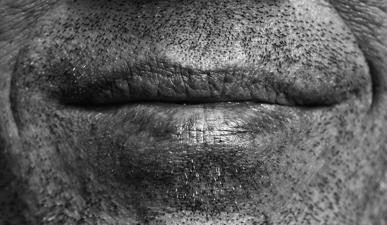 entdecken sie die perfekte mundwinkelposition für ein harmonisches lächeln. erfahren sie, wie dieser wichtige gesichtsausdruck ihre ausstrahlung und selbstbewusstsein beeinflussen kann.