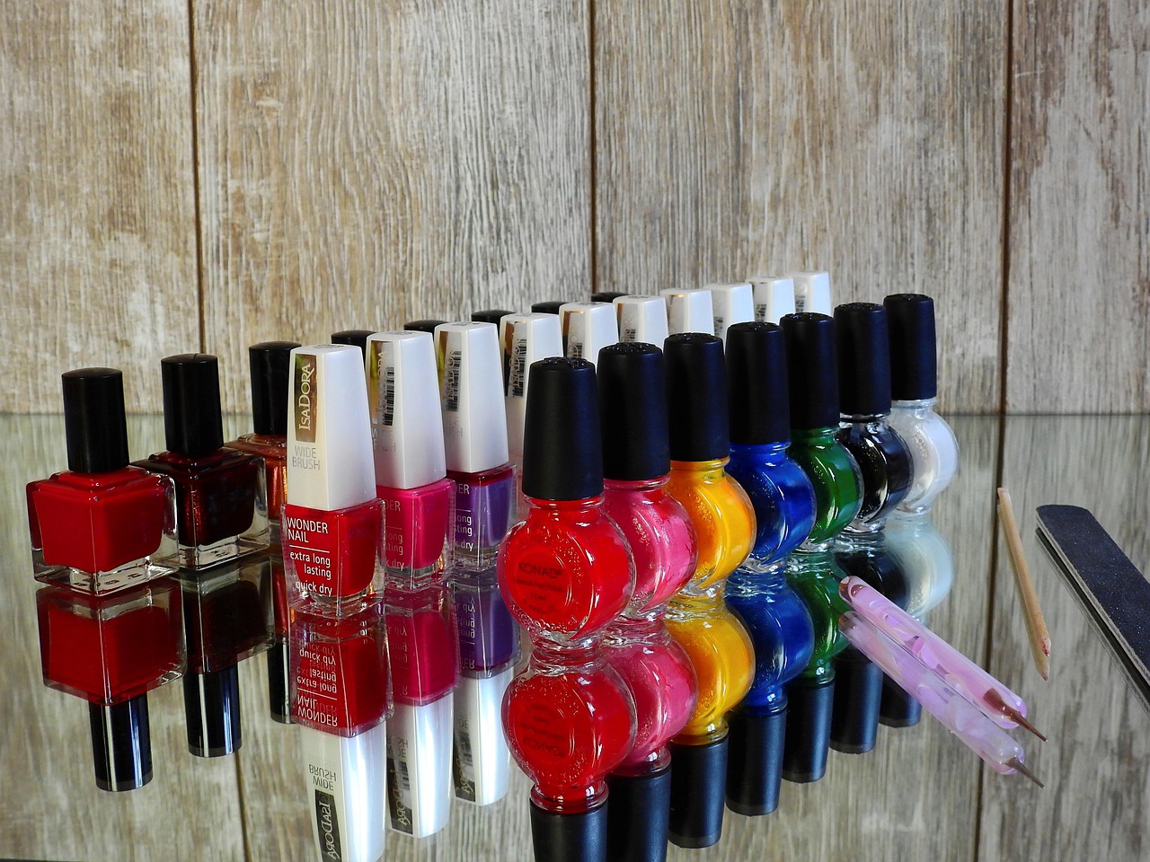 entdecken sie die neuesten trends und techniken im bereich nageldesign. lassen sie sich von unserer vielzahl an farben und stilen inspirieren, um ihre nägel perfekt zu gestalten.